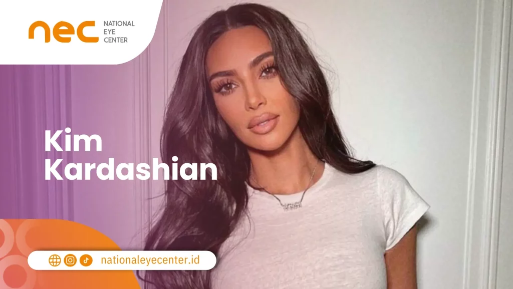 Kim Kardashian merupakan artis yang pernah lasik