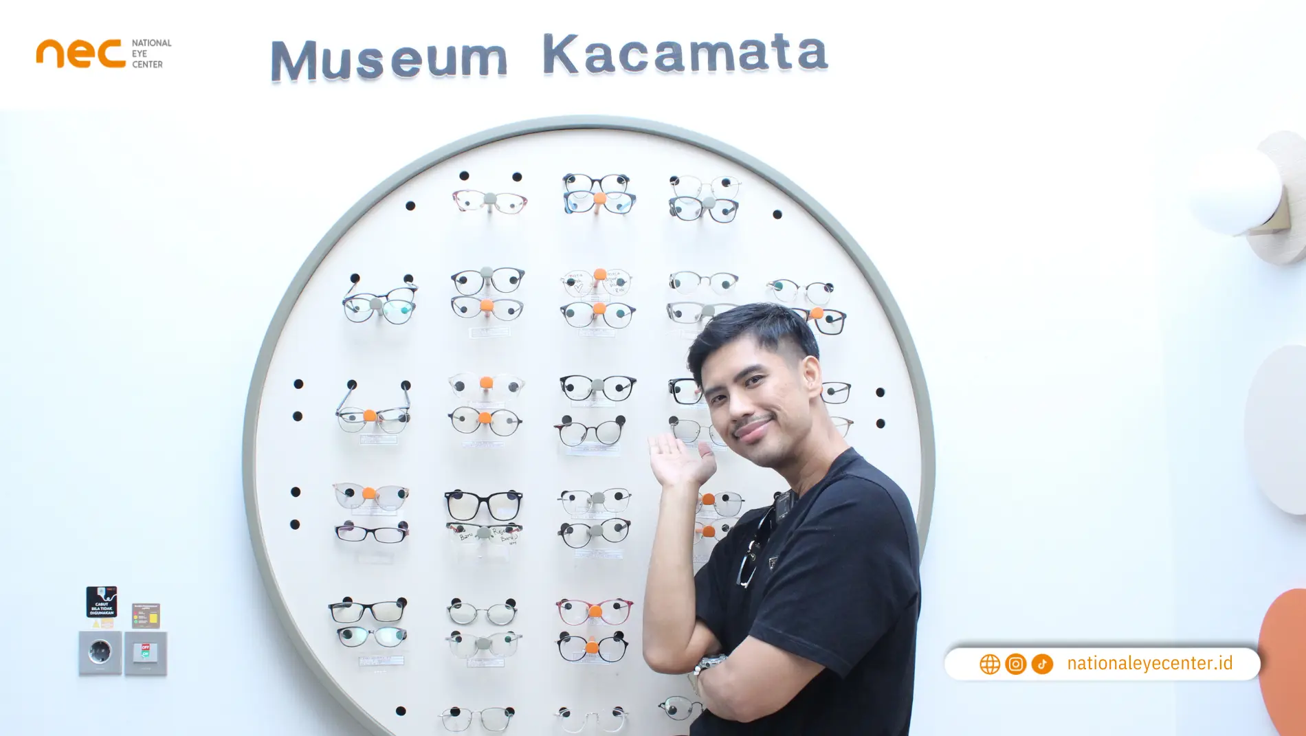 Ricky Cuaca Jalani Prosedur Lasik One Day Care di NEC Surabaya